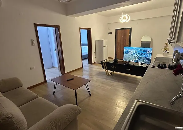 Flat In - Modern & Cozy * تيرانا