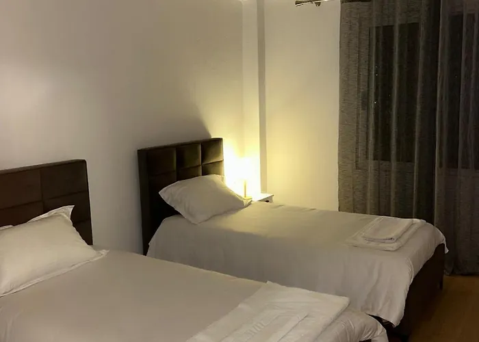 Flat In - Modern & Cozy شقة تيرانا