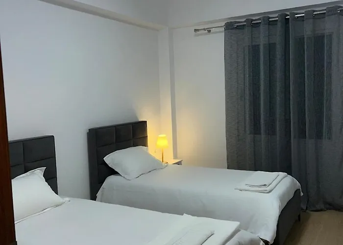 Flat In - Modern & Cozy تيرانا