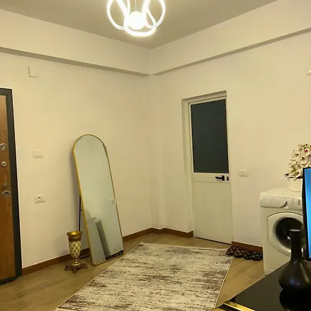 Flat In - Modern & Cozy Apartamento Tirana